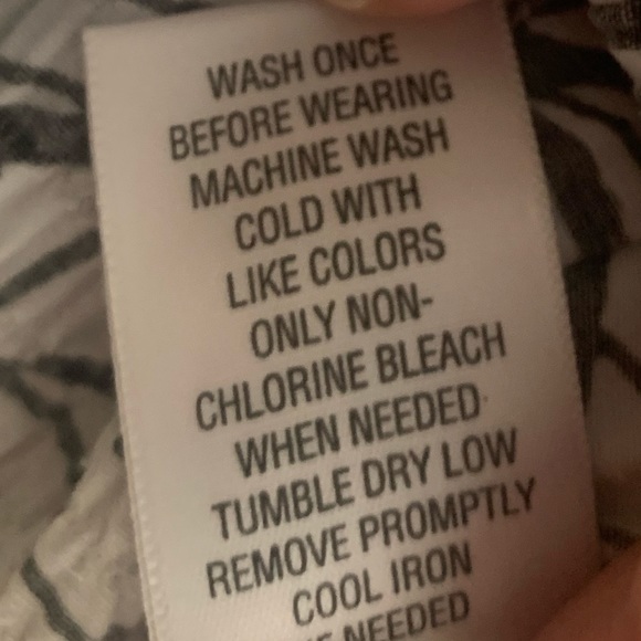 Croft & Barrow blouse shirt top sleeveless button down, leaf print fabric - Picture 7 of 10